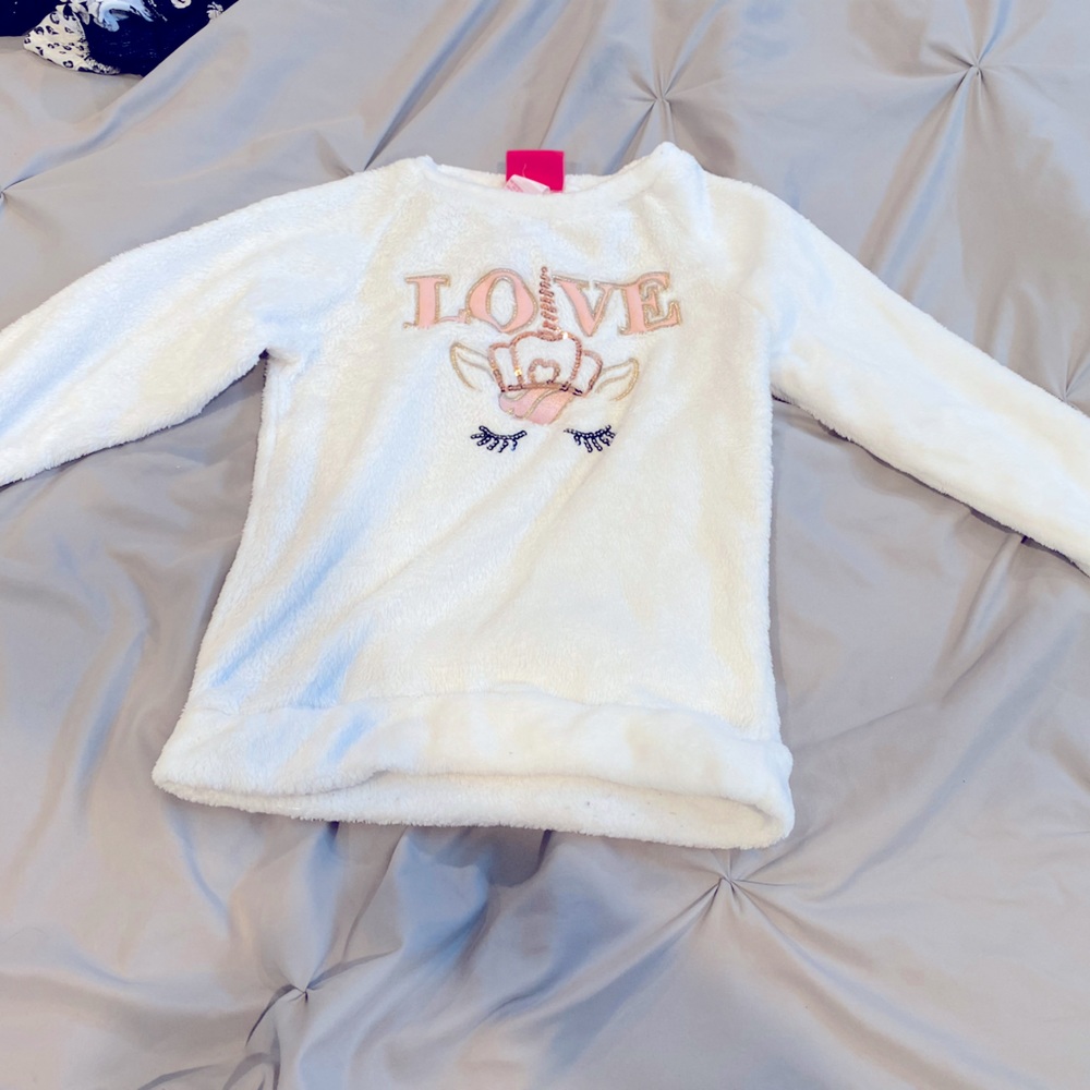 Size 7 girls long sleeve sweater.